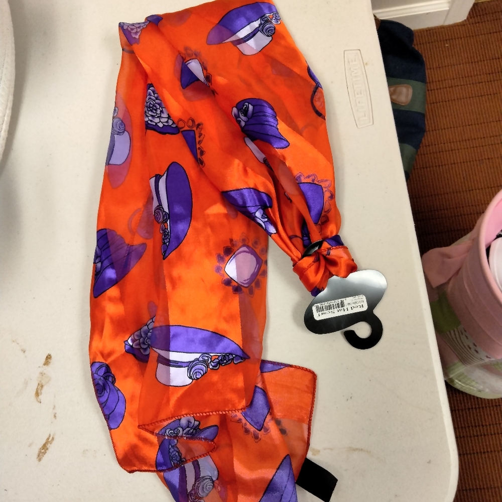 designer Scarf. Est SZ 27x66 $28+ free scarf - Picture 5 of 6